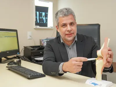 Dr Ulbiramar Correia especialista em cirurgia minimamente invasiva no Joelho