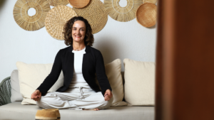 aline-sostag-mindfulness-yoga-goiania