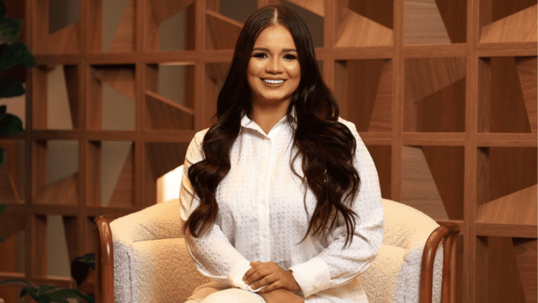 Sorriso Perfeito com Facetas de Porcelana: 7 dra-jamilly-flexa-orion-goiania